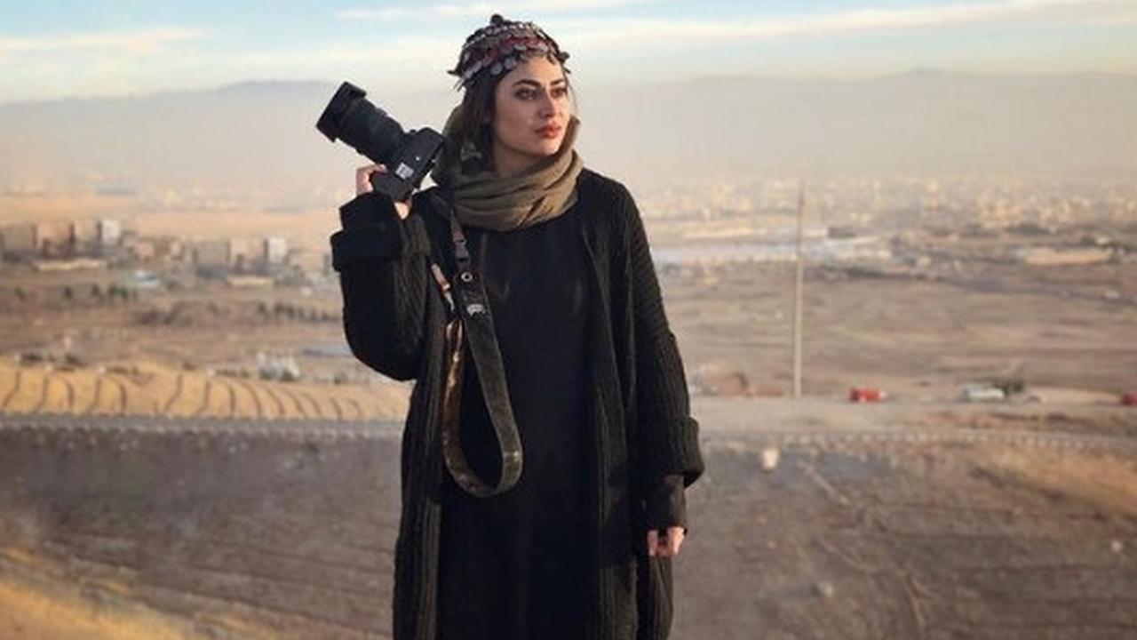 Perempuan Fotografer Afghanistan Ini Tinggalkan Negaranya dengan Hanya Bawa Kamera